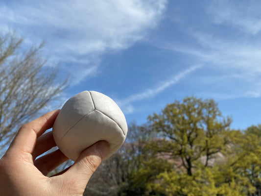 【動画つき】3ボールジャグリングの基本技を見てみよう!